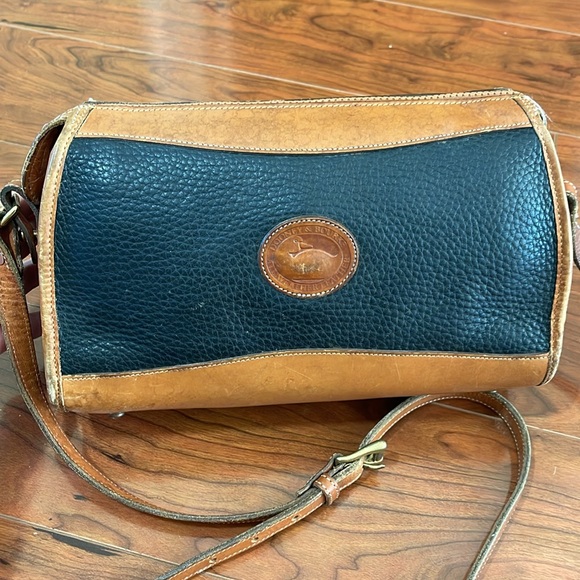 Vintage 1980s Dooney & Bourke Black and Tan Pebble Leather Crossbody Purse Bag - Picture 2 of 15